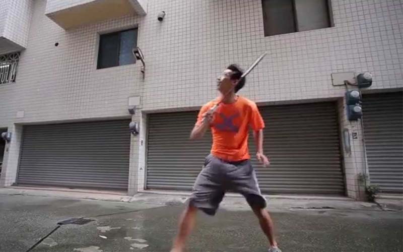 颱風天與地表上最強的對手打羽球？！影片上傳短短不到一天竟百萬點擊！